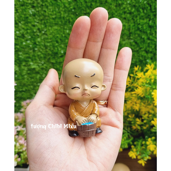 Tượng chú tiểu áo nâu nhí 7cm 